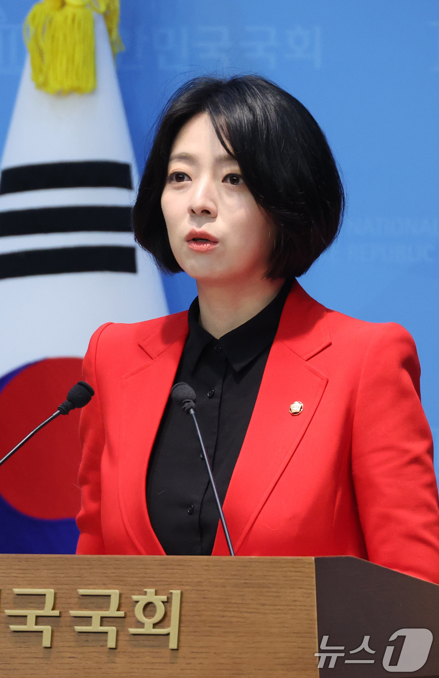 (서울=뉴스1) 신웅수 기자 = 배현진 국민의힘 의원이 13일 서울 여의도 국회 소통관에서 당원권 정지 1년 징계 관련 기자회견을 하고 있다. 2026.2.13/뉴스1