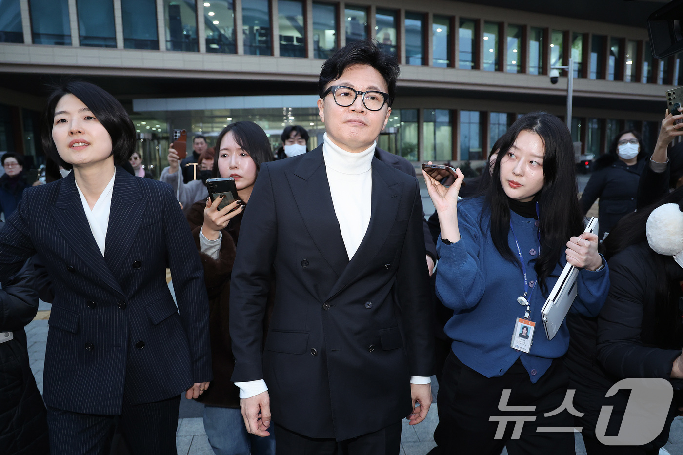 (서울=뉴스1) 신웅수 기자 = 한동훈 전 국민의힘 대표가 13일 서울 여의도 국회 소통관에서 기자회견을 마친 후 회견장을 나서고 있다. 2026.2.13/뉴스1