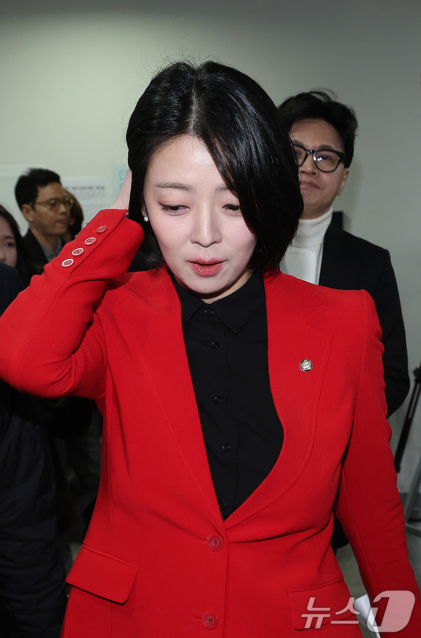 (서울=뉴스1) 신웅수 기자 = 배현진 국민의힘 의원과 한동훈 전 대표가 13일 서울 여의도 국회 소통관에서 기자회견을 마친 후 회견장을 나서고 있다. 2026.2.13/뉴스1