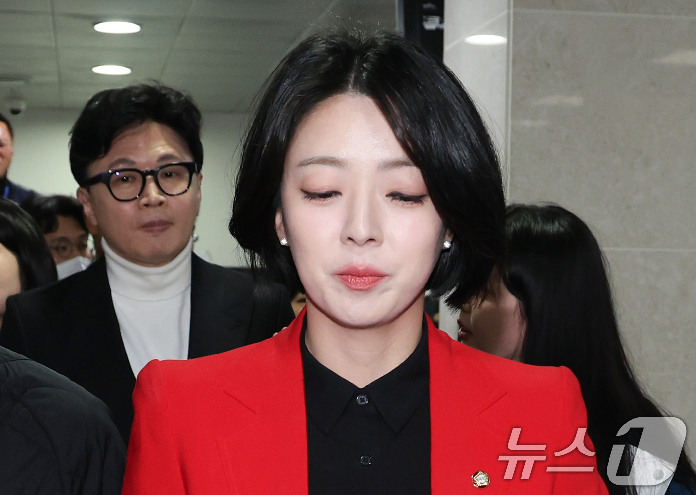 (서울=뉴스1) 신웅수 기자 = 한동훈 전 국민의힘 대표와 배현진 의원이 13일 서울 여의도 국회 소통관에서 기자회견을 마친 후 회견장을 나서고 있다. 2026.2.13/뉴스1