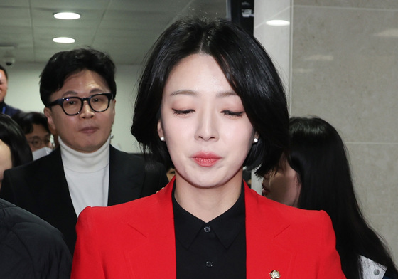 [뉴스1 PICK]'당원권 1년 정지' 배현진 기자회견 찾은 한동훈