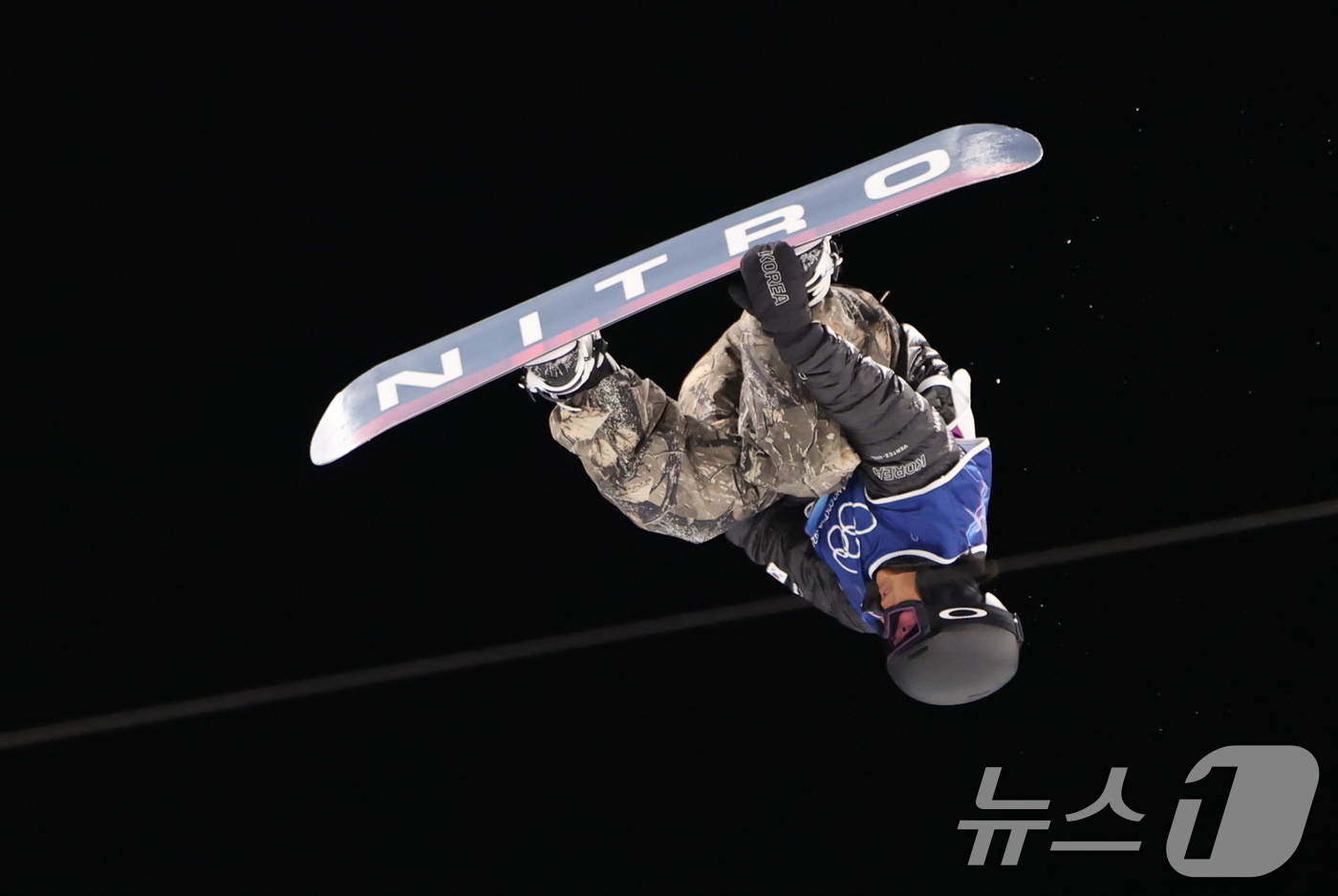 (리비뇨=뉴스1) 김진환 기자 = 스노보드 이채운이 13일(현지시간) 이탈리아 리비뇨 스노파크에서 열린 2026 밀라노·코르티나담페초 동계올림픽 스노보드 남자 하프파이프 결선에 출 …