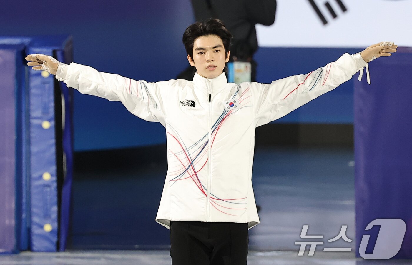 본문 이미지 - 피겨 차준환이 13일(현지시간) 이탈리아 밀라노 아이스 스케이팅 아레나에서 열린 2026 밀라노·코르티나담페초 동계올림픽 피겨 스케이팅 남자 싱글 프리 스케이팅에 출전하고 있다. 2026.2.14 ⓒ 뉴스1 김성진 기자