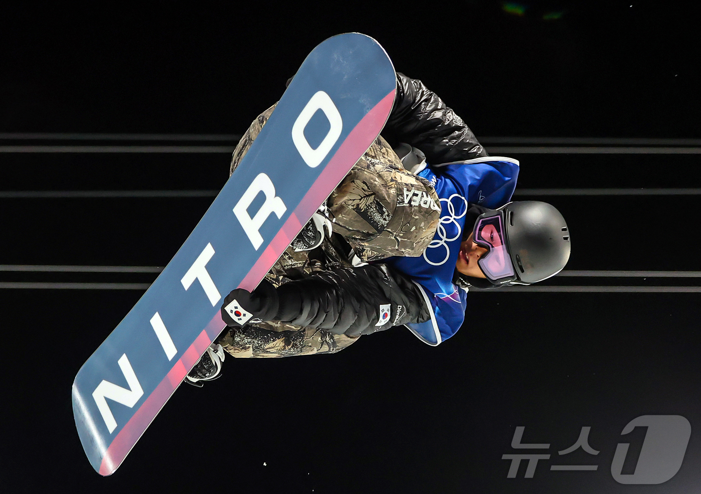 (밀라노=뉴스1) 김진환 기자 = 스노보드 이채운이 13일(현지시간) 이탈리아 리비뇨 스노파크에서 열린 2026 밀라노·코르티나담페초 동계올림픽 스노보드 남자 하프파이프 2차 결선 …