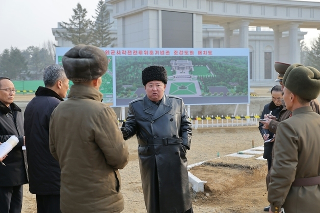 김정은, '러 파병 북한군' 추모기념관 건설 현장 방문…'영웅주의' 강조