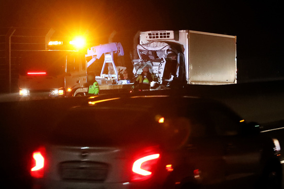 설 연휴 첫날, 신대구부산고속도로 교통사고로 극심한 정체