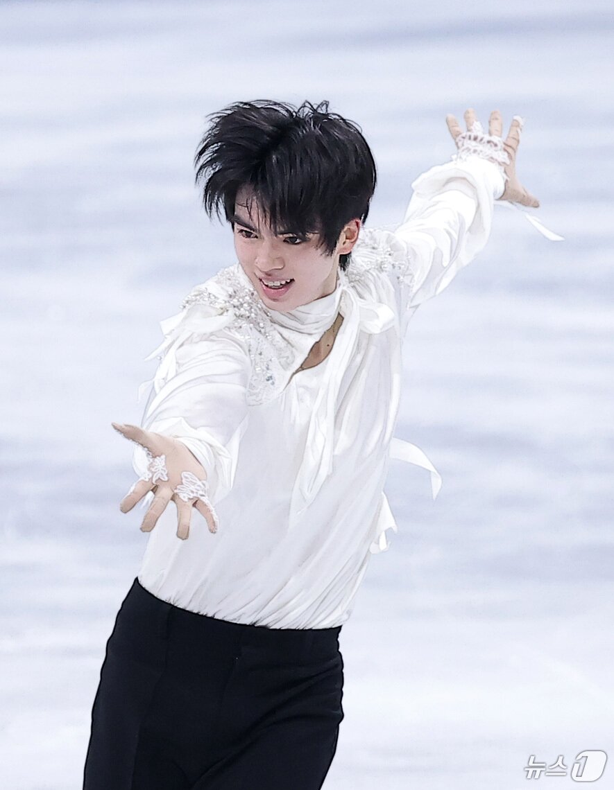 본문 이미지 - 피겨 차준환이 13일(현지시간) 이탈리아 밀라노 아이스 스케이팅 아레나에서 열린 2026 밀라노·코르티나담페초 동계올림픽 피겨 스케이팅 남자 싱글 프리 스케이팅에서 연기를 펼치고 있다. 2026.2.14 ⓒ 뉴스1 김성진 기자