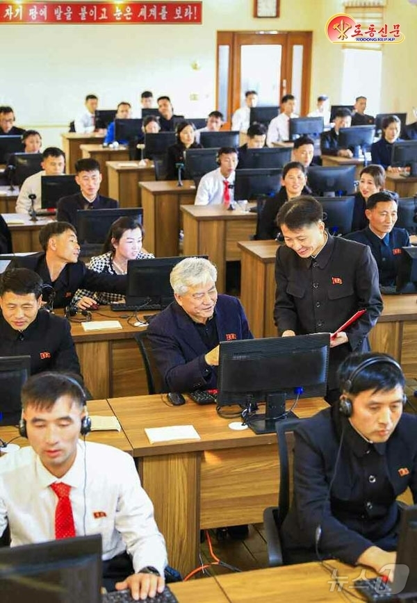 (평양 노동신문=뉴스1) = 북한 노동당 기관지 노동신문은 14일 "과학기술 보급을 실속있게 운영하자"고 선전했다. 사진은 봉화화학공장. [국내에서만 사용가능. 재배포 금지. DB …