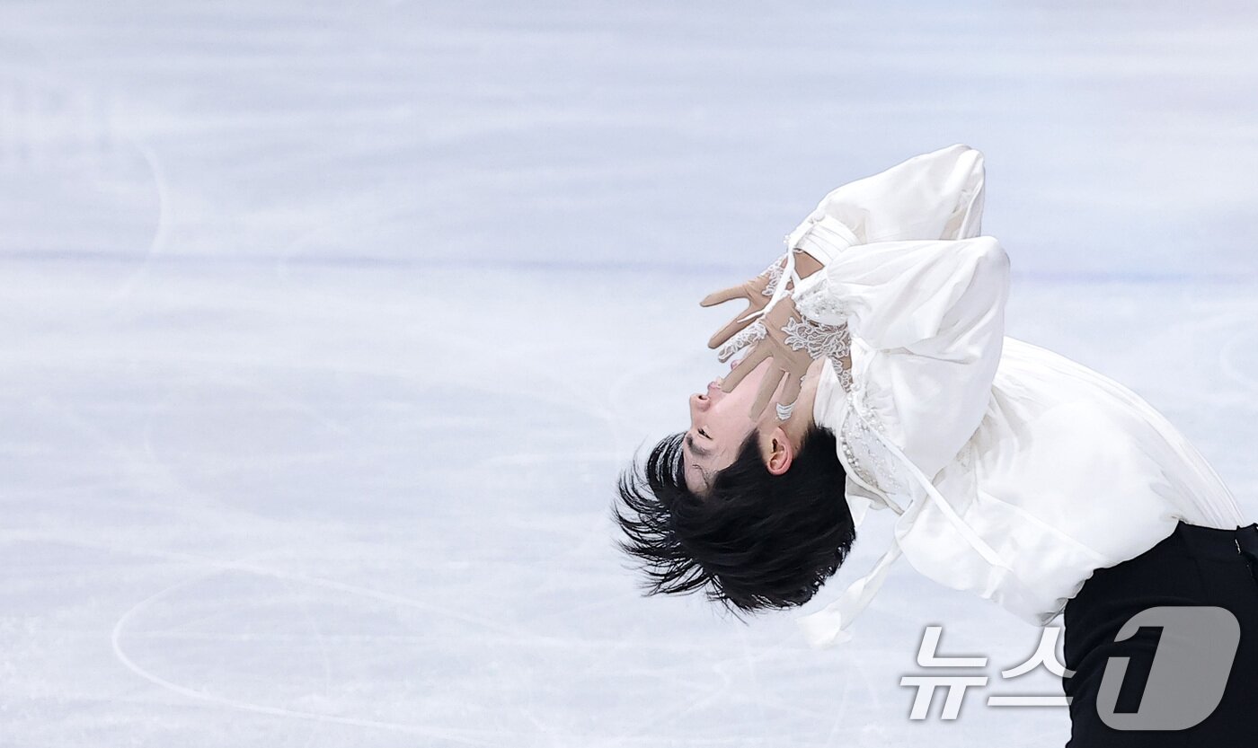 본문 이미지 - 피겨 차준환이 13일(현지시간) 이탈리아 밀라노 아이스 스케이팅 아레나에서 열린 2026 밀라노·코르티나담페초 동계올림픽 피겨 스케이팅 남자 싱글 프리 스케이팅에서 연기를 펼치고 있다. 2026.2.14 ⓒ 뉴스1 김성진 기자