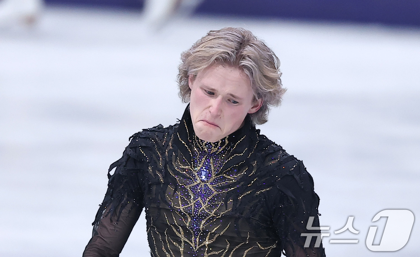 (밀라노=뉴스1) 김성진 기자 = 미국 피겨선수 일리야 말리닌이 13일(현지시간) 이탈리아 밀라노 아이스 스케이팅 아레나에서 열린 2026 밀라노·코르티나담페초 동계올림픽 피겨 스 …
