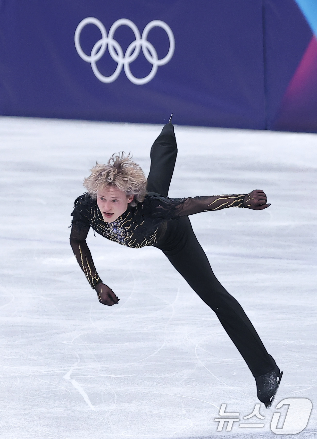 (밀라노=뉴스1) 김성진 기자 = 미국 피겨선수 일리야 말리닌이 13일(현지시간) 이탈리아 밀라노 아이스 스케이팅 아레나에서 열린 2026 밀라노·코르티나담페초 동계올림픽 피겨 스 …