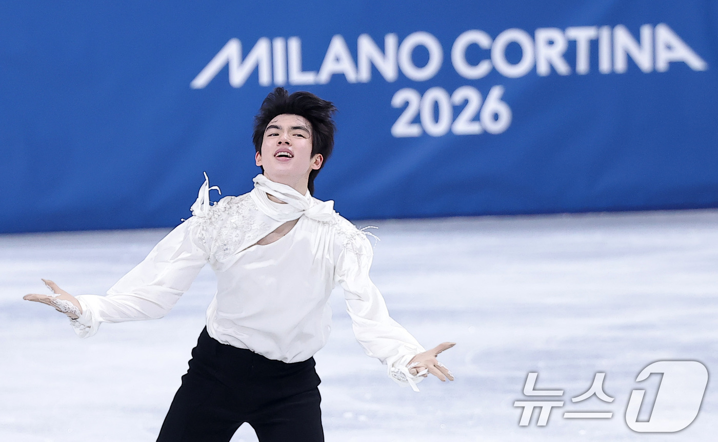 (밀라노=뉴스1) 김성진 기자 = 피겨 차준환이 13일(현지시간) 이탈리아 밀라노 아이스 스케이팅 아레나에서 열린 2026 밀라노·코르티나담페초 동계올림픽 피겨 스케이팅 남자 싱글 …