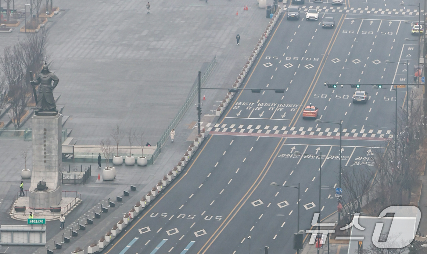 (서울=뉴스1) 김도우 기자 = 설 명절 연휴 첫날인 14일 서울 도심이 비교적 한산한 모습을 보이고 있다. 2026.2.14/뉴스1