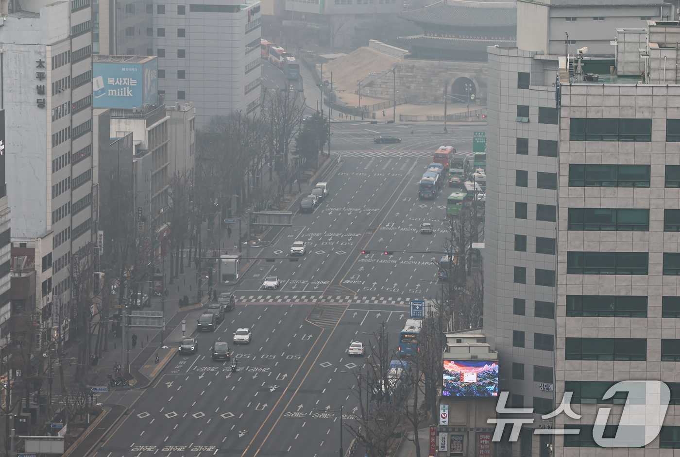 (서울=뉴스1) 김도우 기자 = 설 명절 연휴 첫날인 14일 서울 도심이 비교적 한산한 모습을 보이고 있다. 2026.2.14/뉴스1