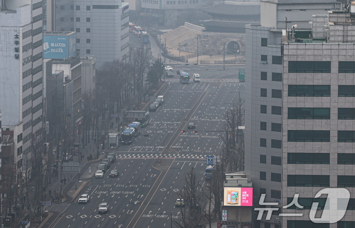 (서울=뉴스1) 김도우 기자 = 설 명절 연휴 첫날인 14일 서울 도심이 비교적 한산한 모습을 보이고 있다. 2026.2.14/뉴스1