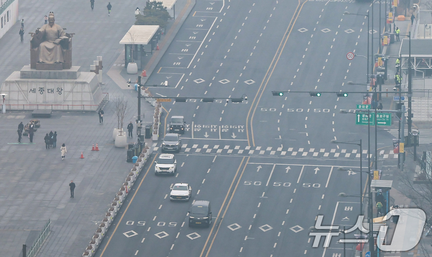 (서울=뉴스1) 김도우 기자 = 설 명절 연휴 첫날인 14일 서울 도심이 비교적 한산한 모습을 보이고 있다. 2026.2.14/뉴스1