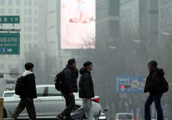 연휴 둘째날 미세먼지·안개 '뿌연 하늘'…낮 최고 19도[오늘날씨]