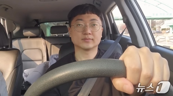 '충주맨' 사직에…충TV 구독자 이틀 만에 2만명 급감