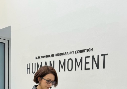 김희애도 거울셀카 찰칵…58세 믿기지 않는 '시크룩' [N샷]