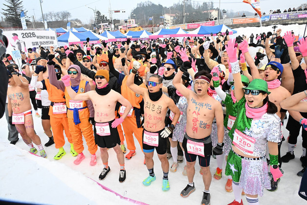 황금 연휴엔 평창으로…"대관령눈꽃축제, 알몸 마라톤 즐겨요"