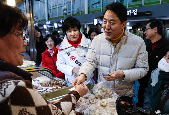 떡 구입하는 오세훈 시장