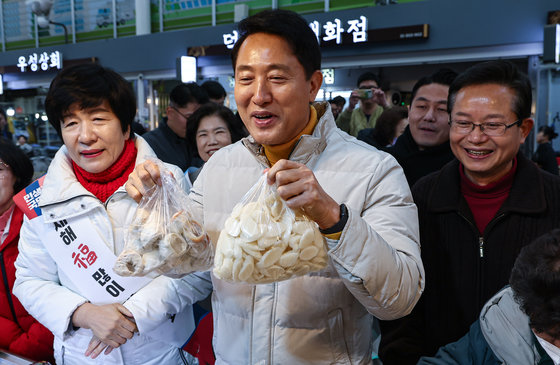 오세훈, 설 연휴 첫날 '영등포시장' 방문…"소상공인에 힘 보태달라"