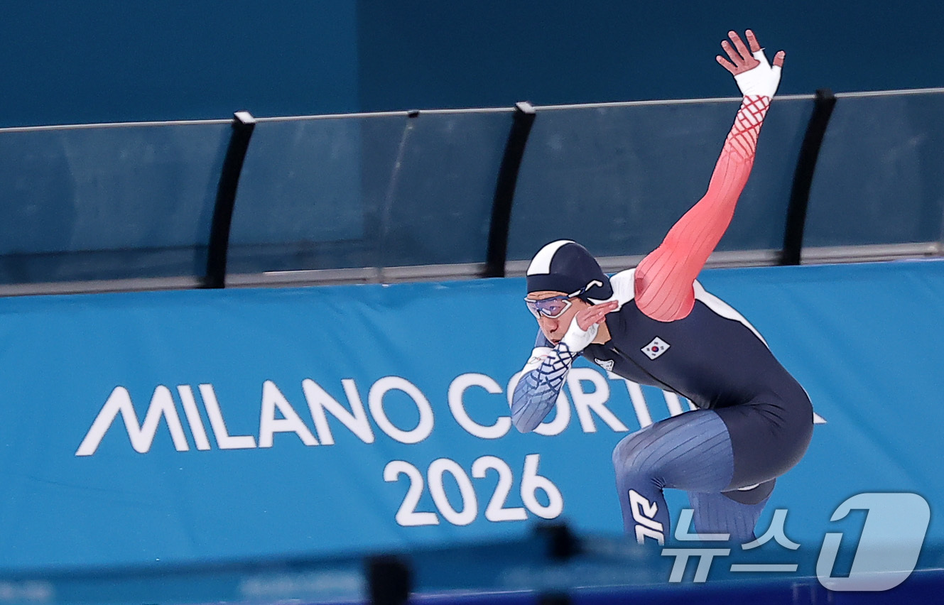 (밀라노=뉴스1) 김성진 기자 = 스피드스케이팅 김준호가 14일(현지시간) 이탈리아 밀라노 스피드스케이팅 스타디움에서 열린 스피드스케이팅 남자 500m에서 질주하고 있다. 2026 …