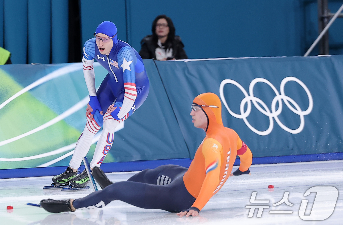 (밀라노=뉴스1) 김성진 기자 = 미국 스피드스케이팅 선수 조던 스톨츠가 14일(현지시간) 이탈리아 밀라노 스피드스케이팅 스타디움에서 열린 스피드스케이팅 남자 500m에서 올림픽 …