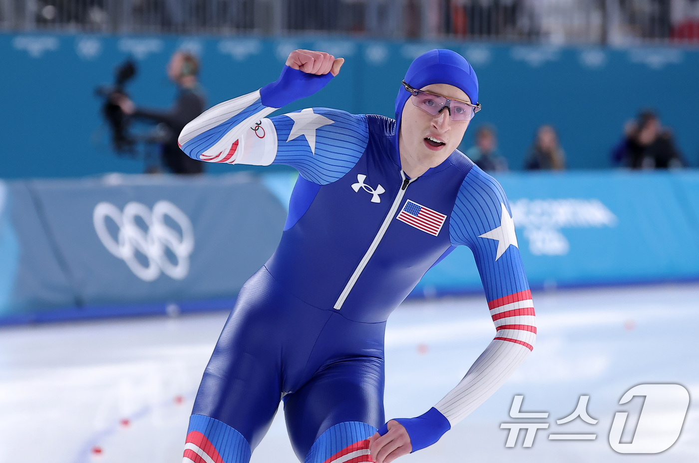 (밀라노=뉴스1) 김성진 기자 = 미국 스피드스케이팅 선수 조던 스톨츠가 14일(현지시간) 이탈리아 밀라노 스피드스케이팅 스타디움에서 열린 스피드스케이팅 남자 500m에서 올림픽 …