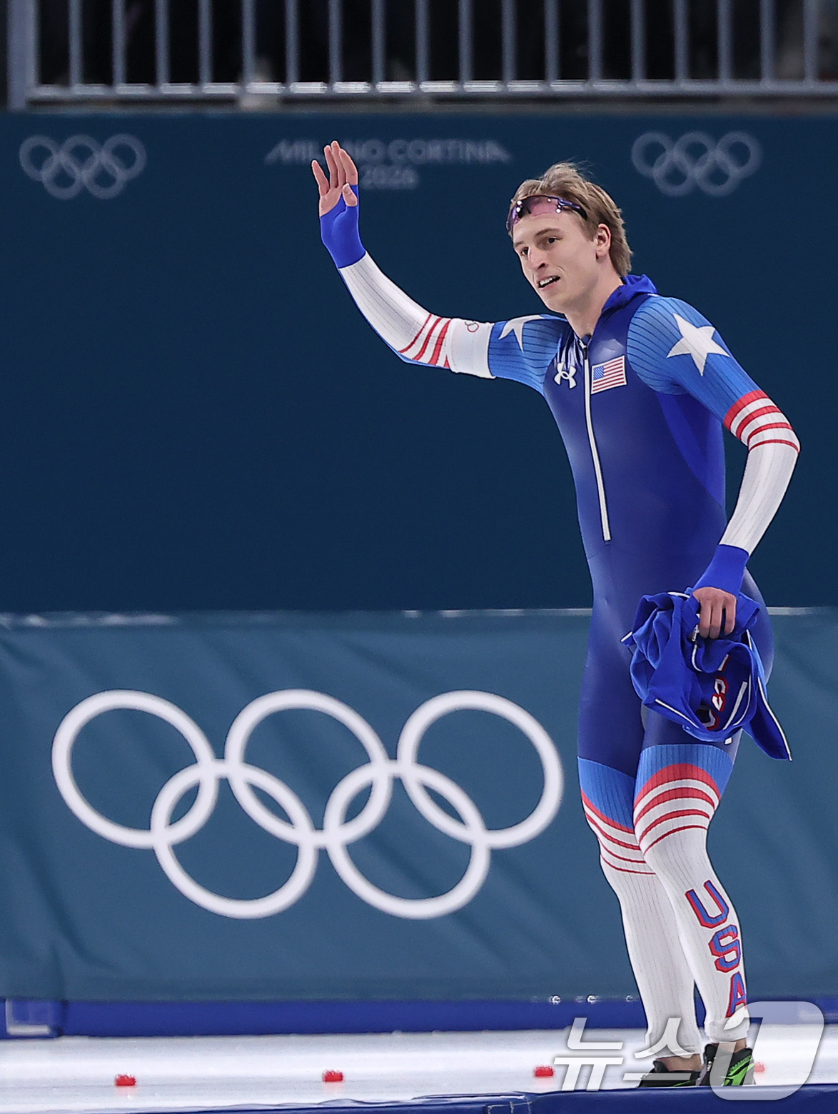 (밀라노=뉴스1) 김성진 기자 = 미국 스피드스케이팅 선수 조던 스톨츠가 14일(현지시간) 이탈리아 밀라노 스피드스케이팅 스타디움에서 열린 스피드스케이팅 남자 500m에서 올림픽 …