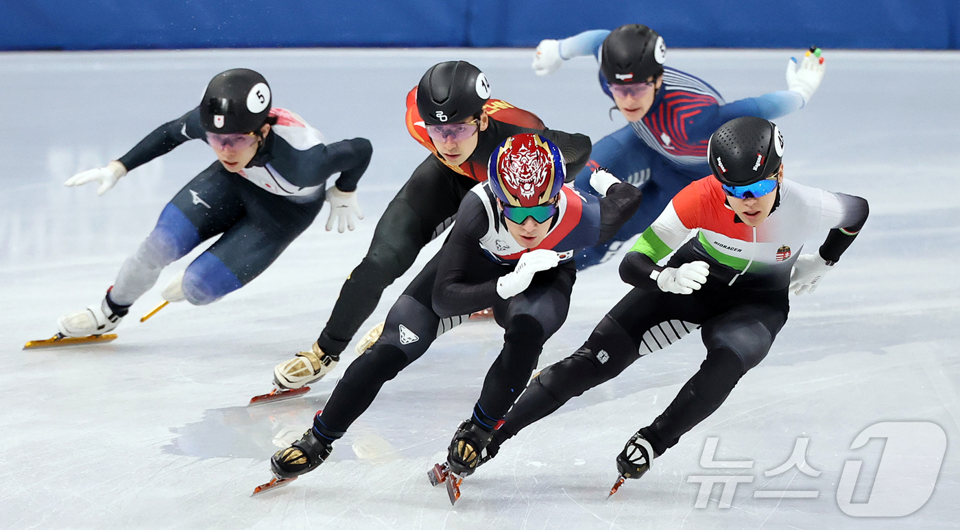 (밀라노=뉴스1) 김진환 기자 = 쇼트트랙 황대헌이 14일(현지시간) 이탈리아 밀라노 아이스 스케이팅 아레나에서 열린 2026 밀라노·코르티나담페초 동계올림픽 쇼트트랙 남자 150 …