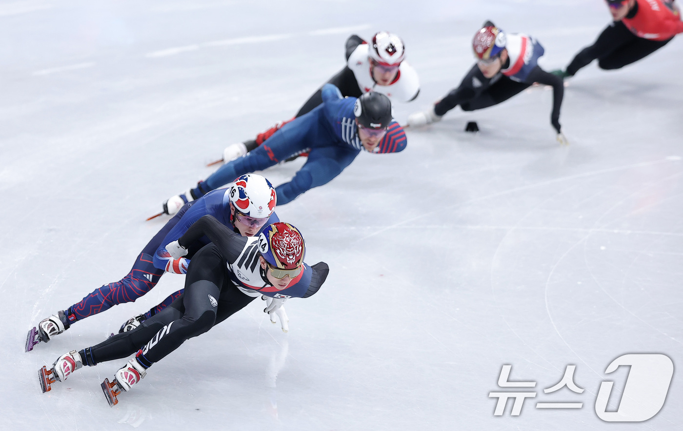 (밀라노=뉴스1) 김성진 기자 = 쇼트트랙 신동민이 14일(현지시간) 이탈리아 밀라노 아이스스케이팅 아레나에서 열린 2026 밀라노·코르티나담페초 동계올림픽 쇼트트랙 남자 1500 …
