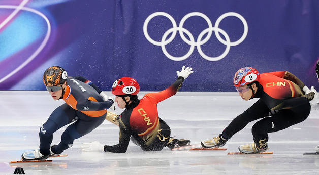 넘어지는 린샤오쥔