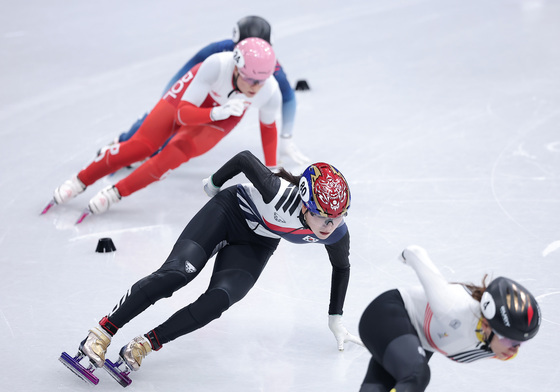 맹추격하는 노도희