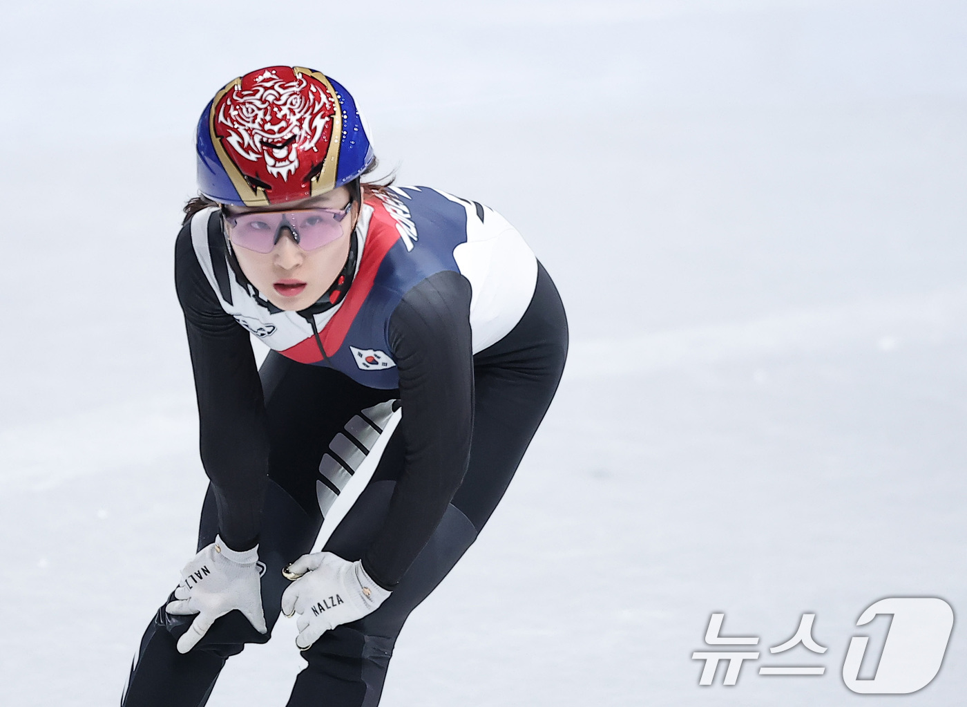 (밀라노=뉴스1) 김성진 기자 = 쇼트트랙 최민정이 14일(현지시간) 이탈리아 밀라노 아이스스케이팅 아레나에서 열린 2026 밀라노·코르티나담페초 동계올림픽 쇼트트랙 여자 1000 …