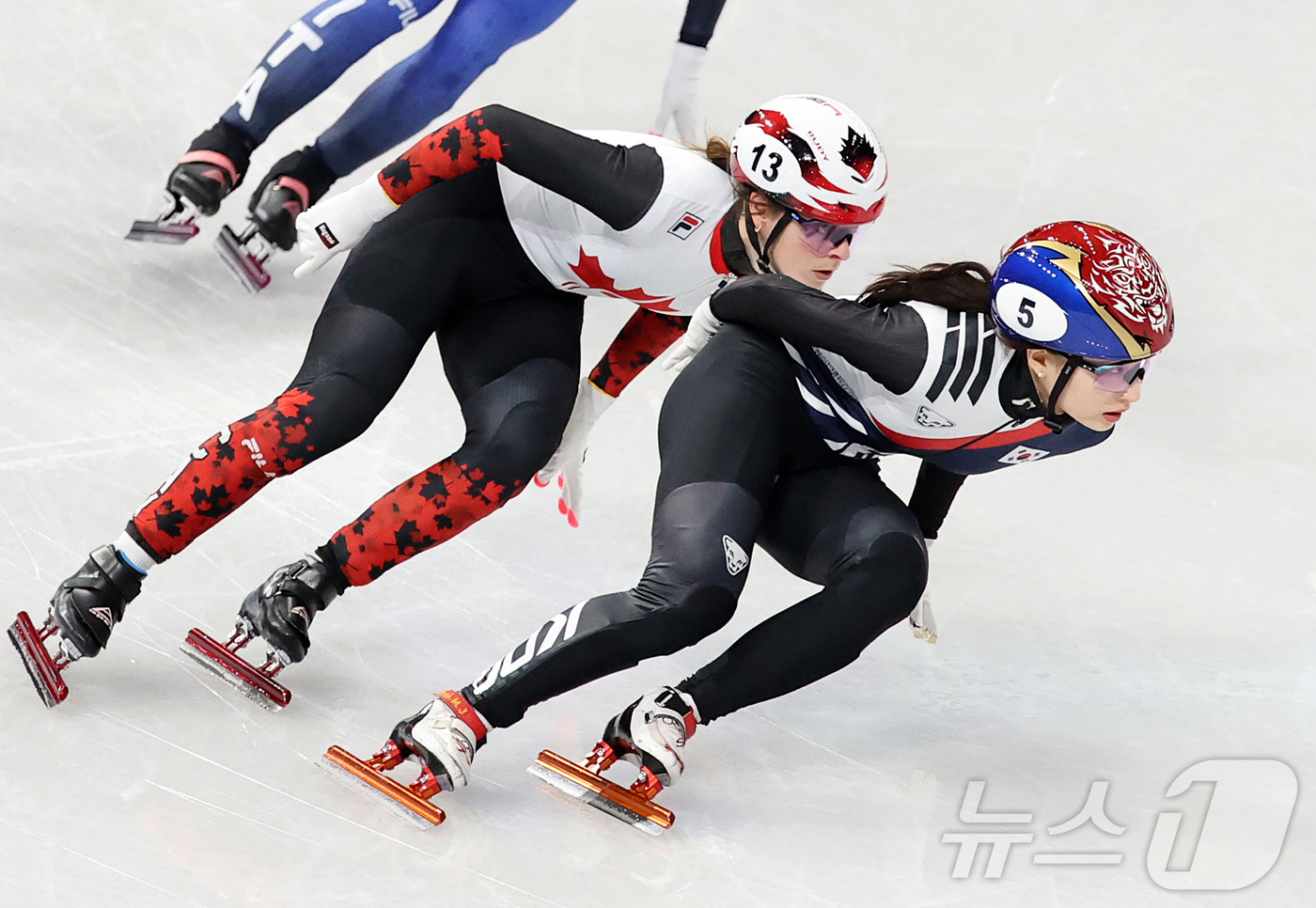 (밀라노=뉴스1) 김진환 기자 = 쇼트트랙 최민정이 14일(현지시간) 이탈리아 밀라노 아이스 스케이팅 아레나에서 열린 2026 밀라노·코르티나담페초 동계올림픽 쇼트트랙 여자 100 …