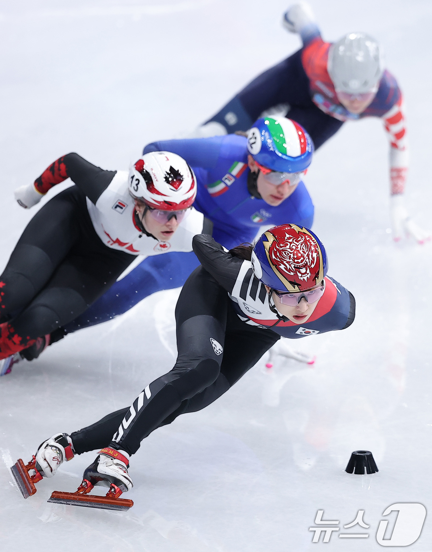 (밀라노=뉴스1) 김성진 기자 = 쇼트트랙 최민정이 14일(현지시간) 이탈리아 밀라노 아이스스케이팅 아레나에서 열린 2026 밀라노·코르티나담페초 동계올림픽 쇼트트랙 여자 1000 …