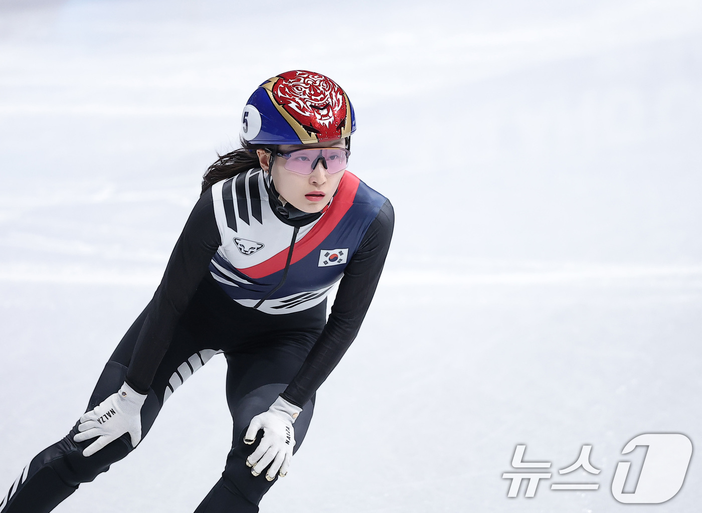 (밀라노=뉴스1) 김성진 기자 = 쇼트트랙 최민정이 14일(현지시간) 이탈리아 밀라노 아이스스케이팅 아레나에서 열린 2026 밀라노·코르티나담페초 동계올림픽 쇼트트랙 여자 1000 …