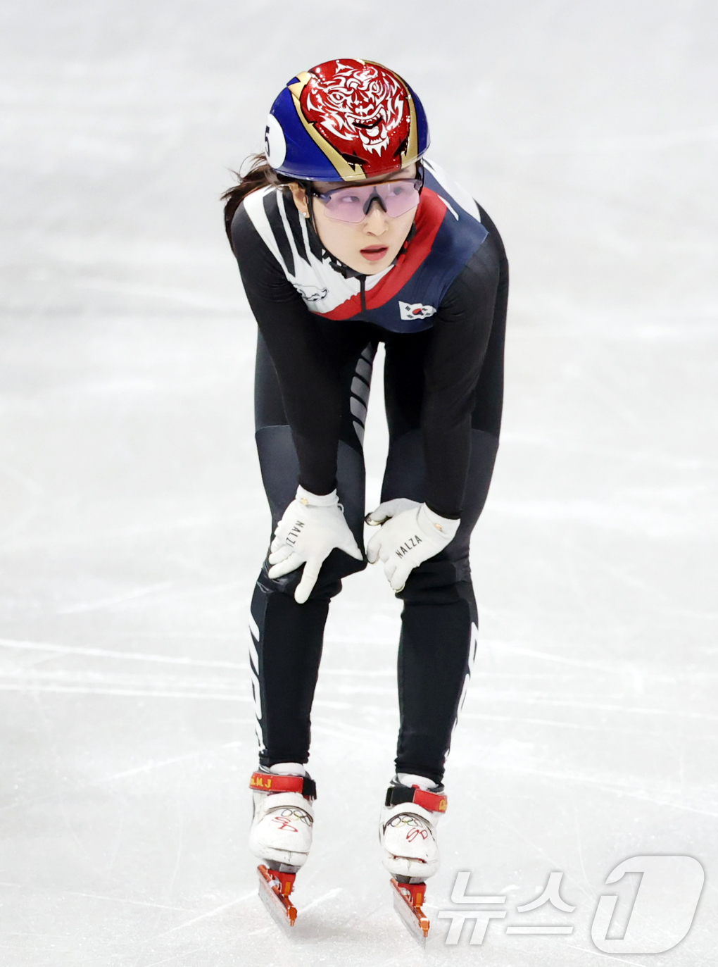 (밀라노=뉴스1) 김진환 기자 = 쇼트트랙 최민정이 14일(현지시간) 이탈리아 밀라노 아이스 스케이팅 아레나에서 열린 2026 밀라노·코르티나담페초 동계올림픽 쇼트트랙 여자 100 …
