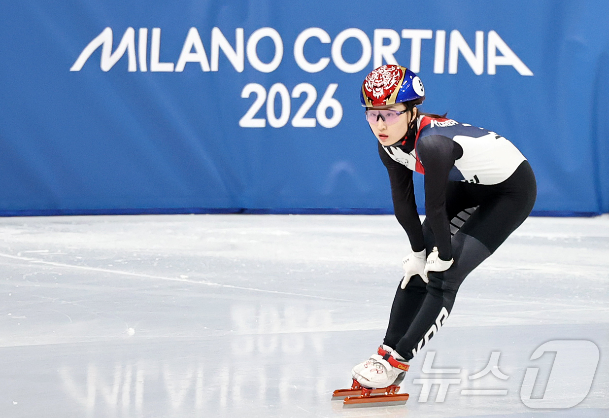 (밀라노=뉴스1) 김진환 기자 = 쇼트트랙 최민정이 14일(현지시간) 이탈리아 밀라노 아이스 스케이팅 아레나에서 열린 2026 밀라노·코르티나담페초 동계올림픽 쇼트트랙 여자 100 …