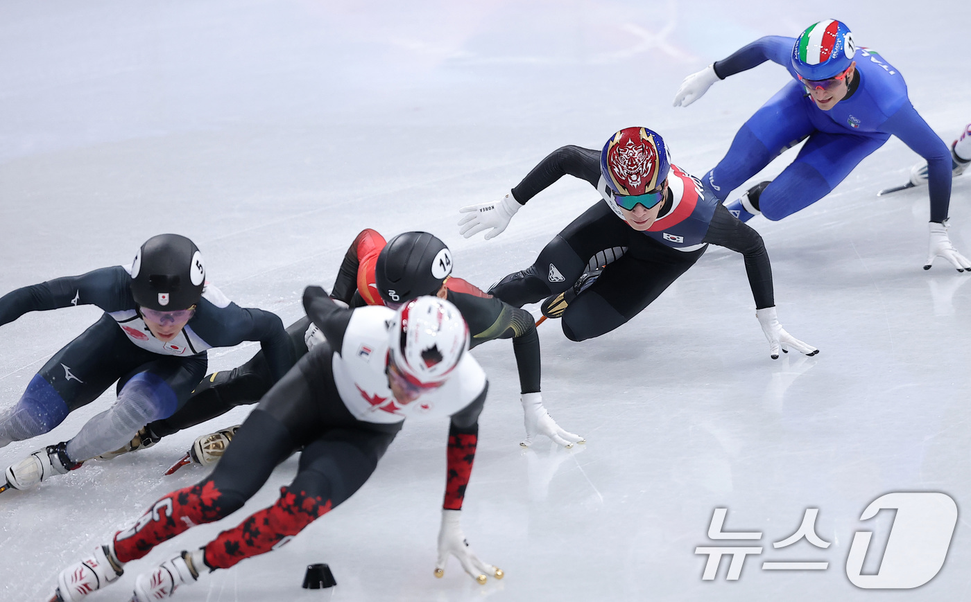 (밀라노=뉴스1) 김성진 기자 = 쇼트트랙 황대헌이 14일(현지시간) 이탈리아 밀라노 아이스스케이팅 아레나에서 열린 2026 밀라노·코르티나담페초 동계올림픽 쇼트트랙 남자 1500 …