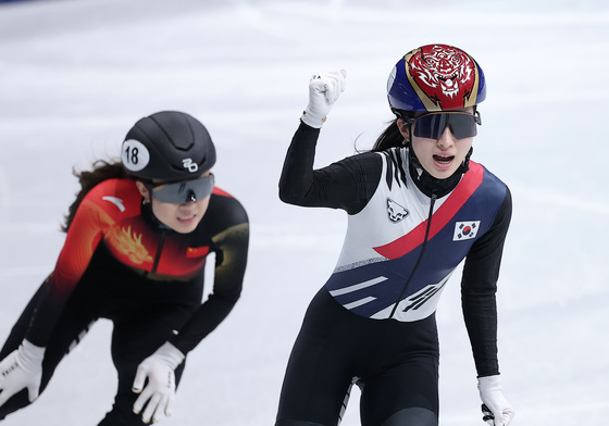 여자 쇼트트랙, 3000m 계주 1위로 결선행…8년 만에 金 도전[올림픽]