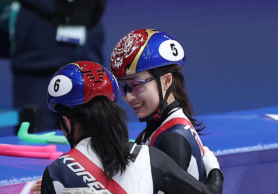 최민정·김길리, 잘했어