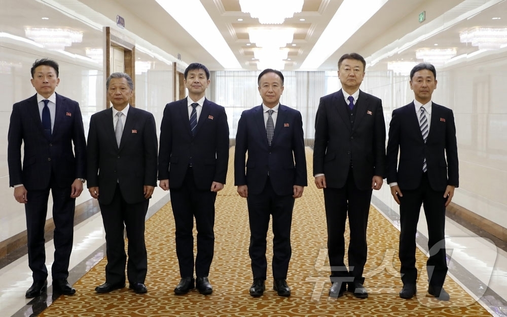 (평양 노동신문=뉴스1) = 북한 노동당 기관지 노동신문은 15일 “조선노동당 제9차대회에 즈음하여 사회주의조국을 방문하는 고덕우 총련 도꾜(도쿄)도본부 위원장을 단장으로 하는 재 …