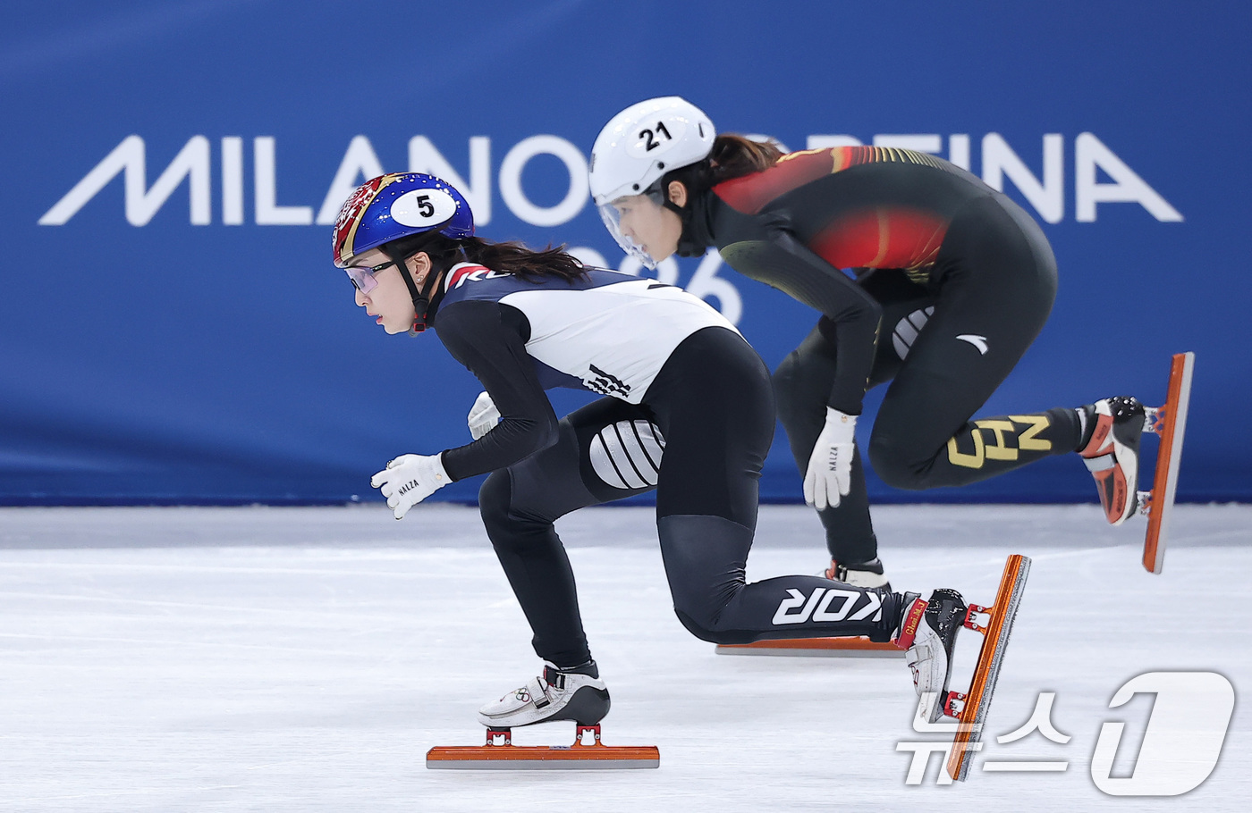 (밀라노=뉴스1) 김성진 기자 = 쇼트트랙 최민정이 14일(현지시간) 이탈리아 밀라노 아이스스케이팅 아레나에서 열린 2026 밀라노·코르티나담페초 동계올림픽 쇼트트랙 여자 3000 …