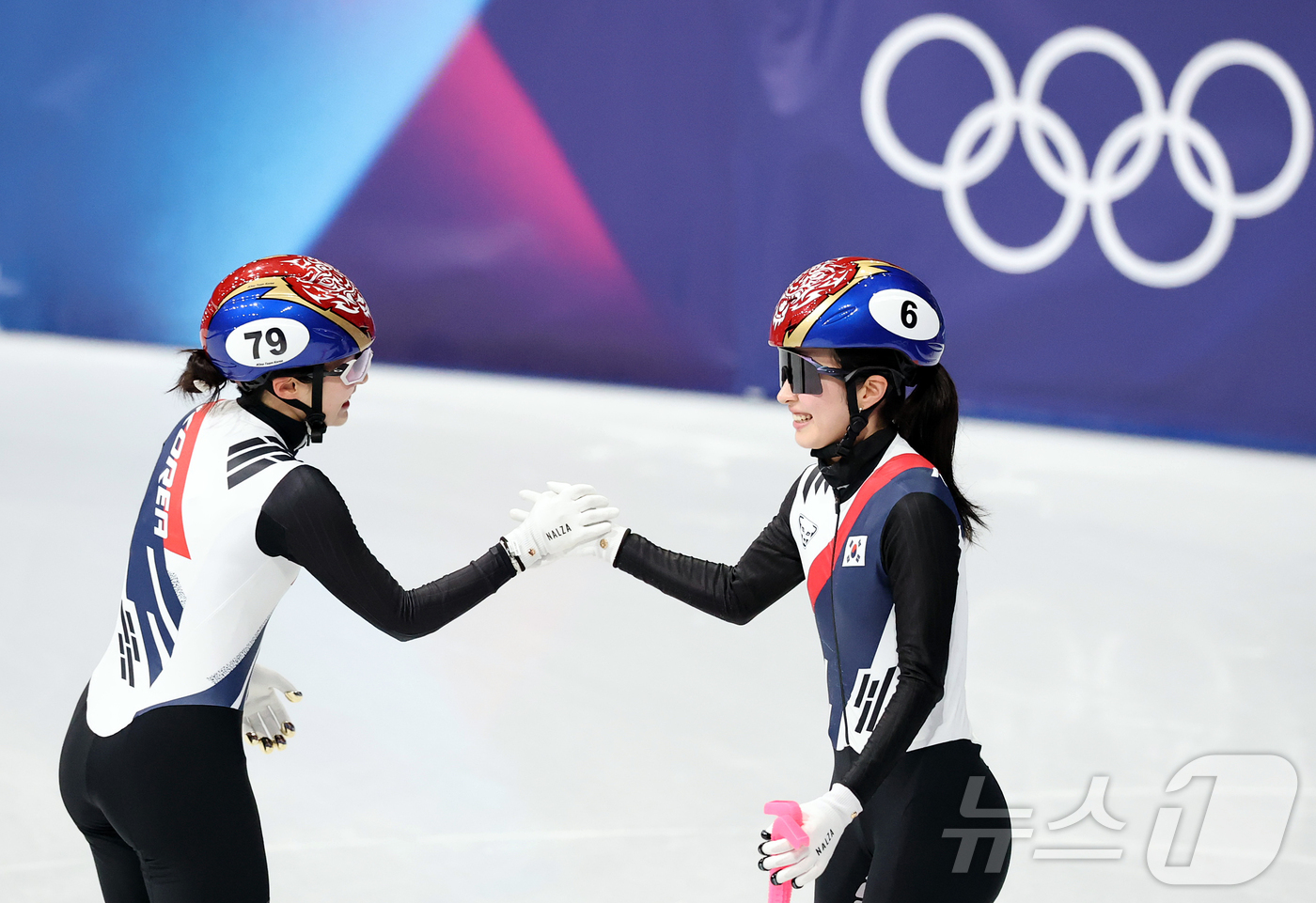 (밀라노=뉴스1) 김진환 기자 = 쇼트트랙 김길리가 14일(현지시간) 이탈리아 밀라노 아이스 스케이팅 아레나에서 열린 2026 밀라노·코르티나담페초 동계올림픽 쇼트트랙 여자 300 …