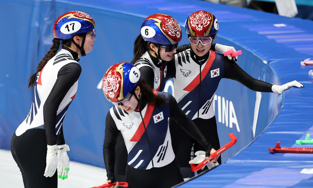 쇼트 여자 계주, 완벽한 역주 속 1위로 결승행