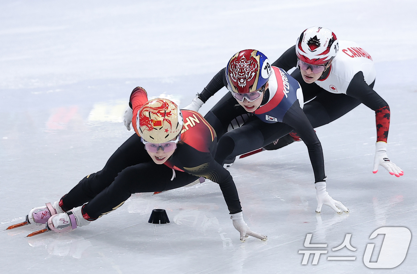 (밀라노=뉴스1) 김성진 기자 = 쇼트트랙 이소연이 14일(현지시간) 이탈리아 밀라노 아이스스케이팅 아레나에서 열린 2026 밀라노·코르티나담페초 동계올림픽 쇼트트랙 여자 3000 …
