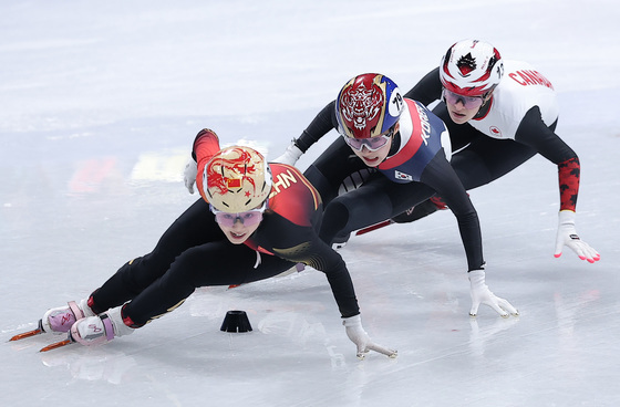 역전 허용하는 이소연