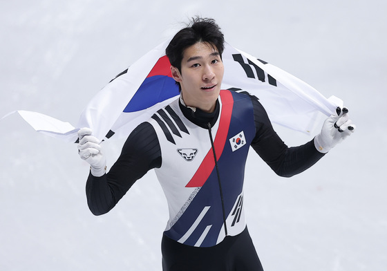 4년 전과 판박이…황대헌, 1000m 실격 후 1500m서 웃었다[올림픽]